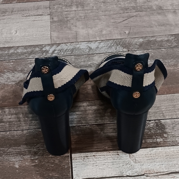 Tory Burch Chic Navy Blue and Cream Clueless Preppy Strappy Heels Size 7 - Picture 3 of 8